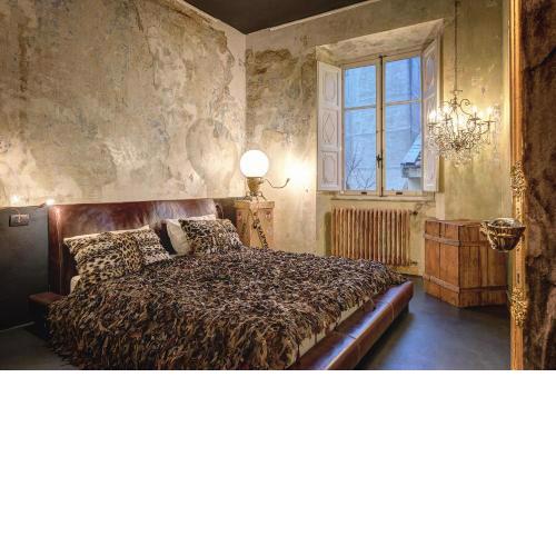 Zona Pedonale - RoughLuxe Home