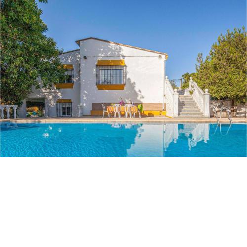 Awesome Home In Tomares With 7 Bedrooms, Wifi And Swimming Pool