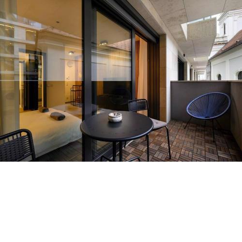 Budapest Eye-FreeGym and Sauna Luxury Home.