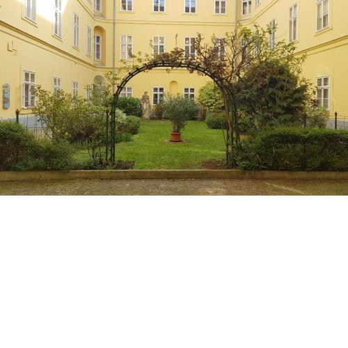 Center Gold Apartment