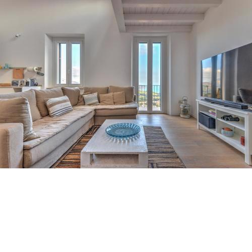 Elegante attico vista mare