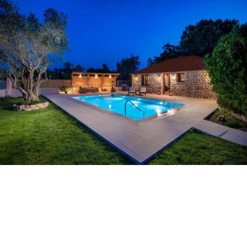 Filerolia Stone House