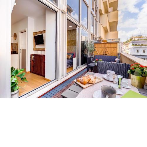 Lovely home in the center of Rome, Fabrizia.
