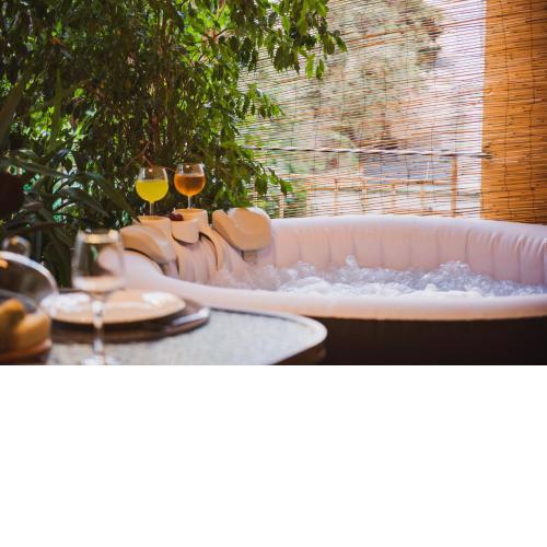 Luxury katrinas apartment with outdoor jacuzzi