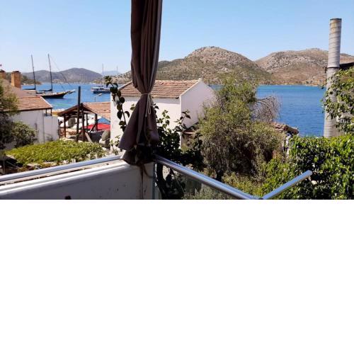 Peaceful Flat with Balcony, Backyard and Partial Sea View near Beach in Bozburun