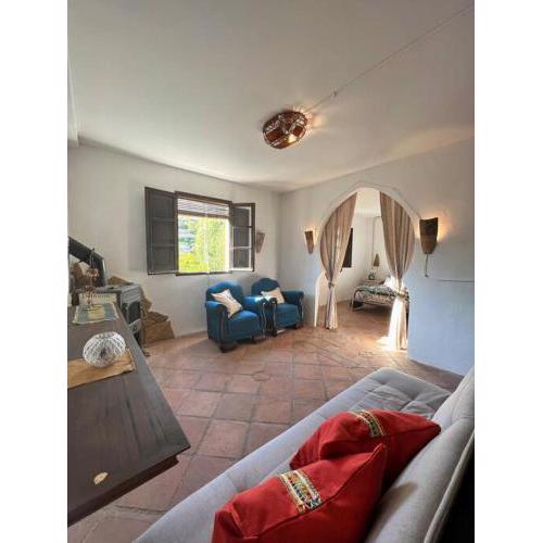 Precioso apartamento, estilo árabe con chimenea.