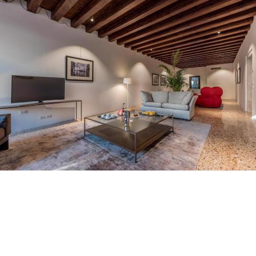 Sartor Apartment Canal View