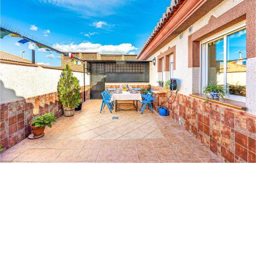 Stunning home in Cijuela with 4 Bedrooms